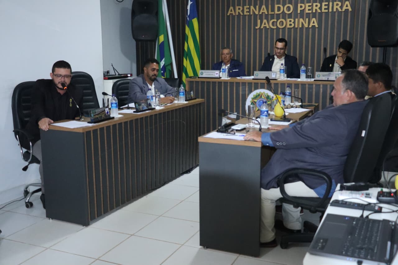 Câmara Municipal de Curimatá faz homenagem a jovens curimataenses falecidos em acidente de trânsito.
